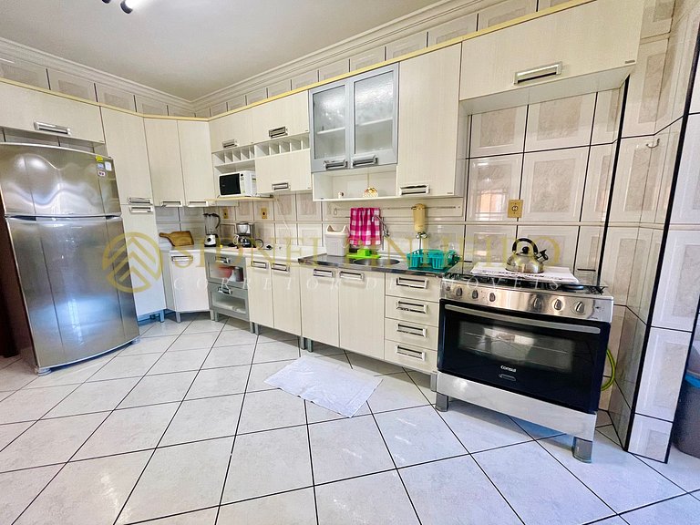 520 - Apartamento 3 dormitórios na Praia de Bombas