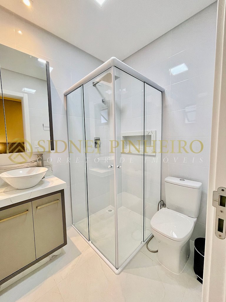 008 - Apartamento com piscina no centro de Bombinhas