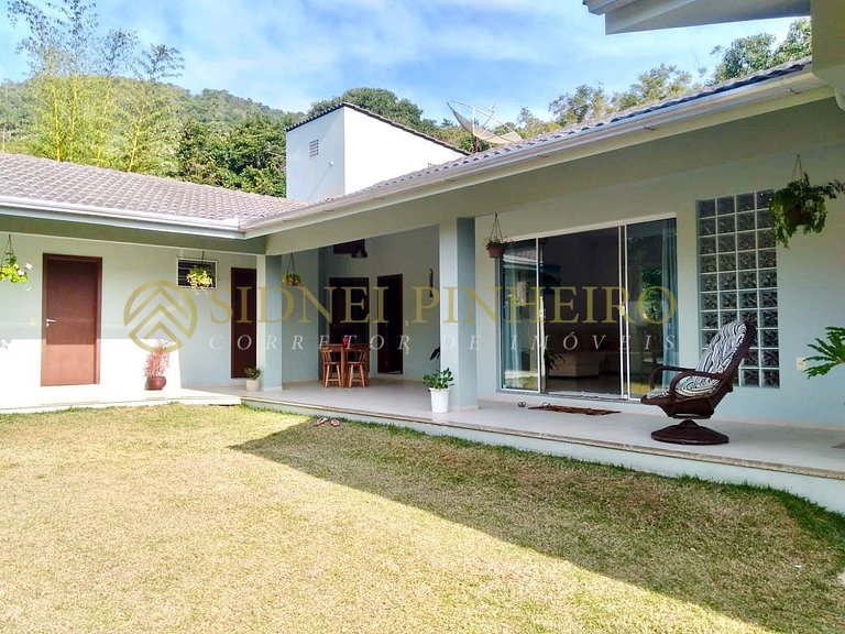 525 - Casa com piscina na Praia da Conceição