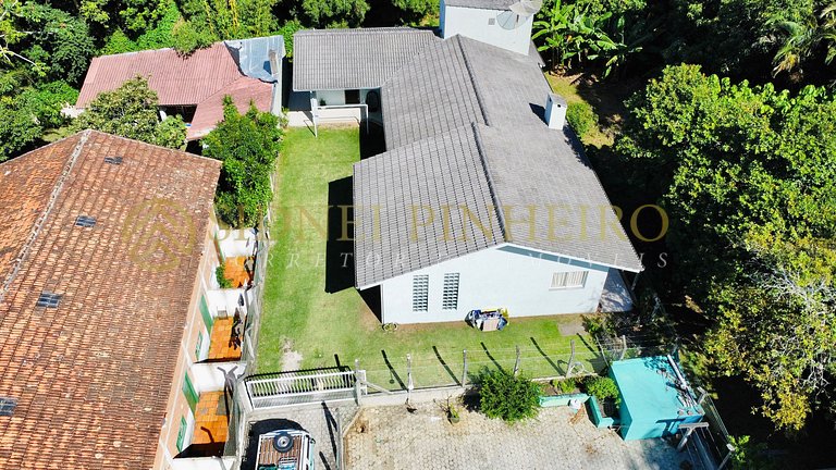 525 - Casa com piscina na Praia da Conceição