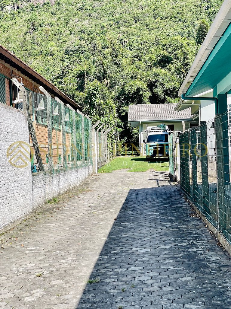 525 - Casa com piscina na Praia da Conceição