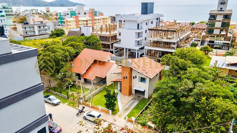 526 - Casa de 3 suítes com piscina privativa em Mariscal