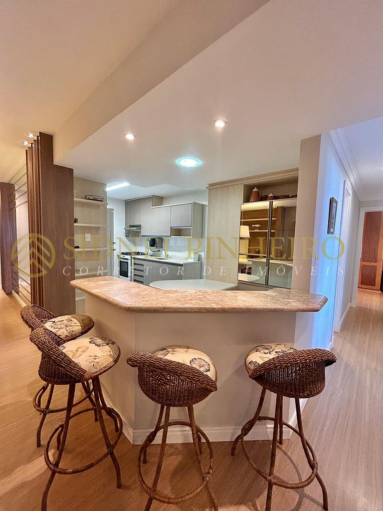 507 - Apartamento de 3 dormitórios com vista mar