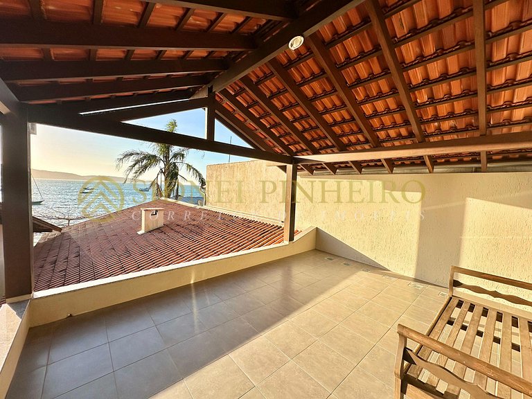 021 - Casa frente mar na Praia de Bombinhas (lagoinha)