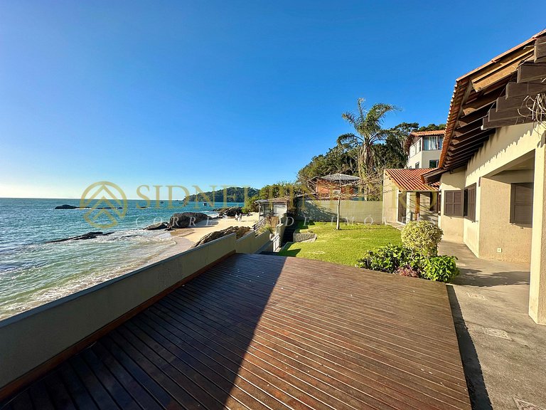 021 - Casa frente mar na Praia de Bombinhas (lagoinha)