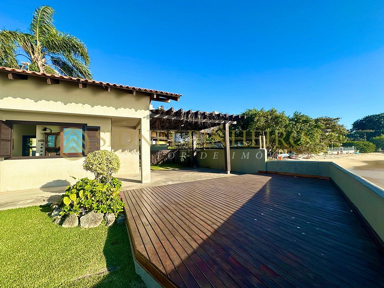 021 - Casa frente mar na Praia de Bombinhas (lagoinha)