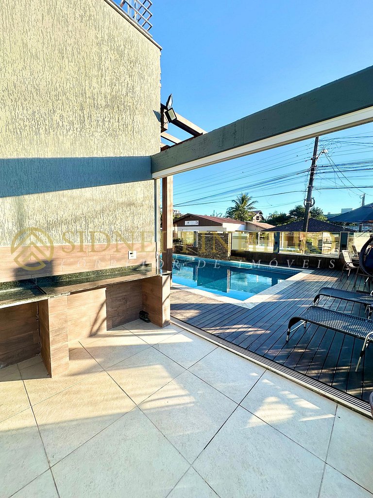 022 - Casa com piscina privativa e campo de futebol