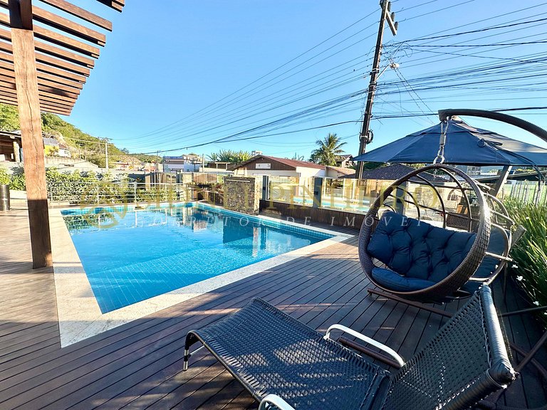 022 - Casa com piscina privativa e campo de futebol