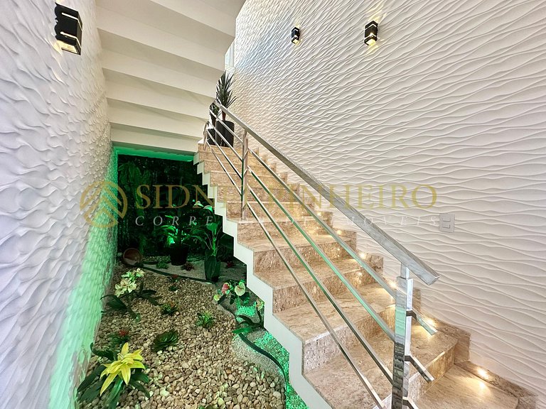 022 - Casa com piscina privativa e campo de futebol