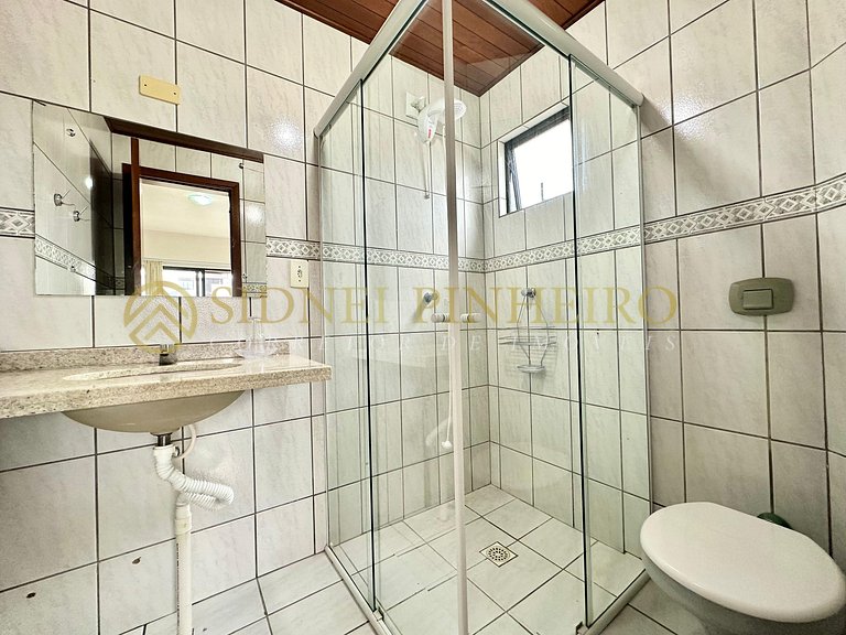 033 - Apartamento 3 dormitórios na Praia de Bombas
