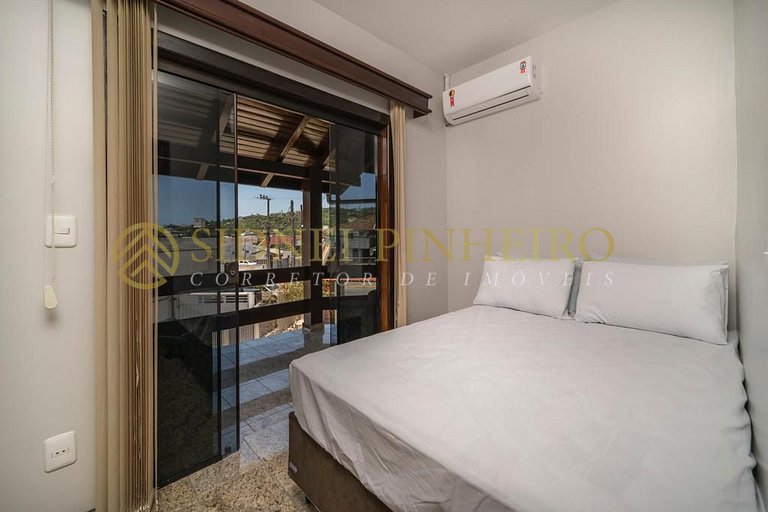548 - Casa com 05 quartos na Praia de Bombas
