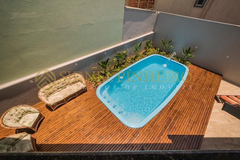 548 - Casa com 05 quartos na Praia de Bombas