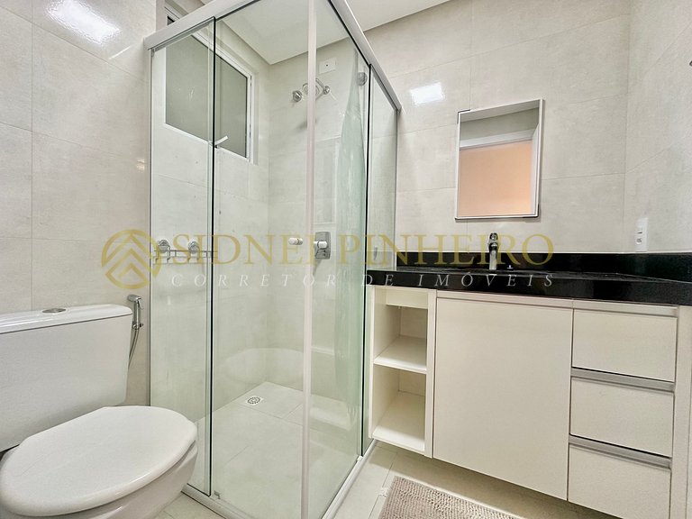 017 - Apartamento com 2 dormitórios na Praia de Bombas