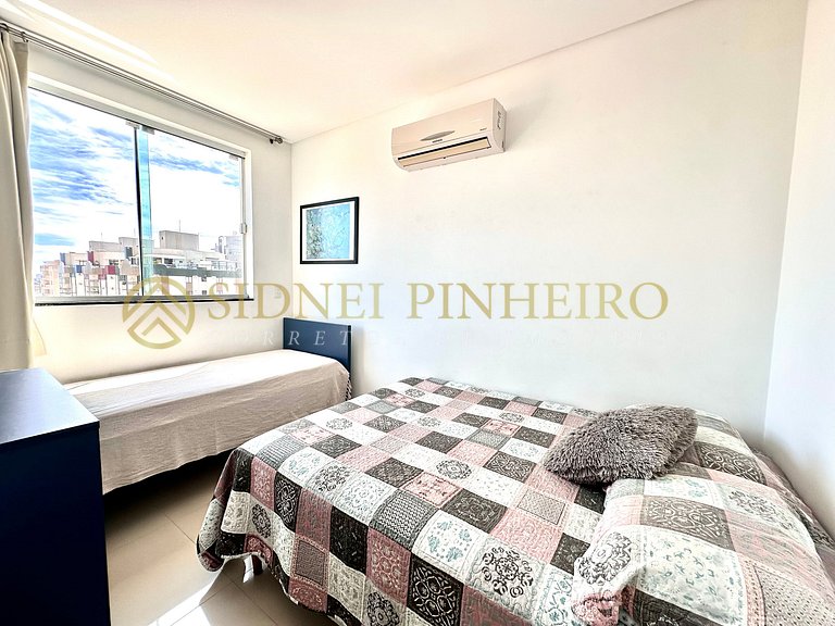 025 - Apartamento 03 dormitórios na Praia de Bombas
