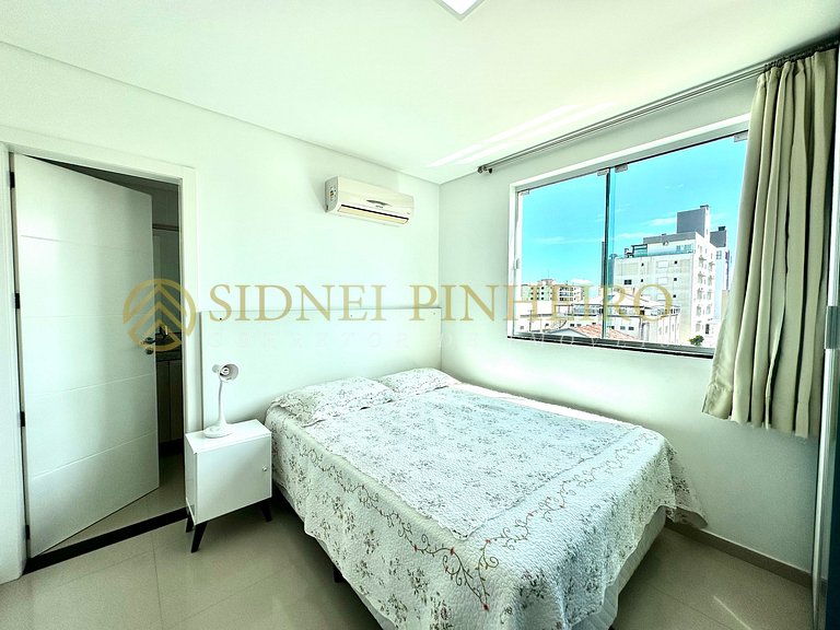 025 - Apartamento 03 dormitórios na Praia de Bombas
