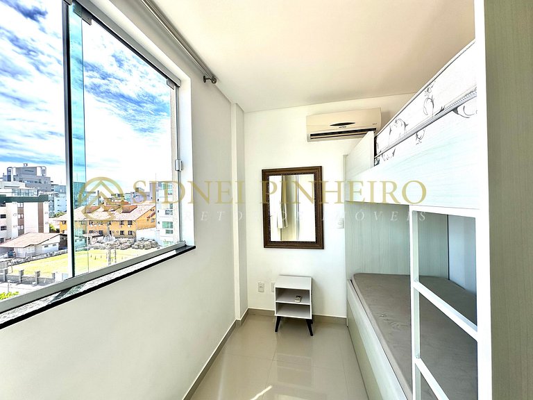 025 - Apartamento 03 dormitórios na Praia de Bombas