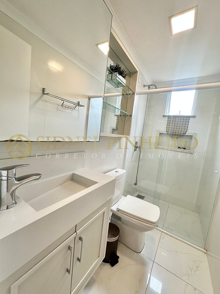 007 - Apartamento 03 dormitórios na Praia de Bombas