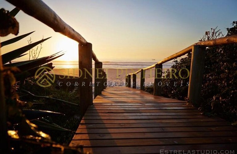 517 - Apartamento frente mar na Praia de Mariscal