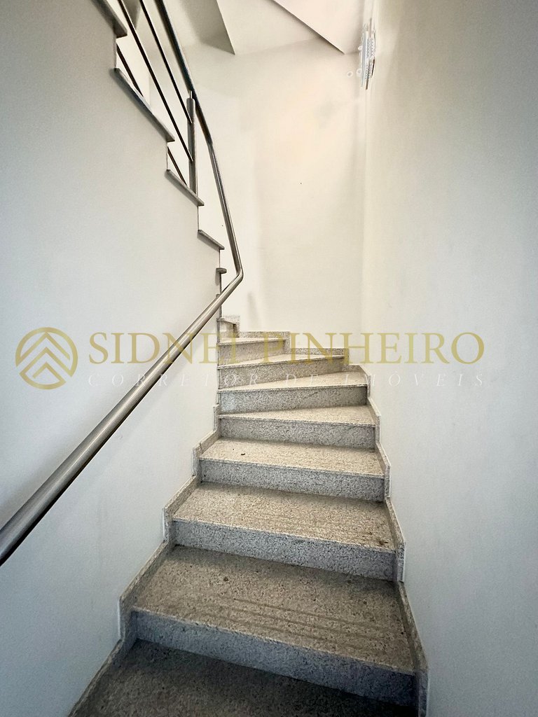 555 - Apartamento 01 dormitório na Praia de Mariscal