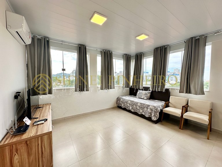 555 - Apartamento 01 dormitório na Praia de Mariscal