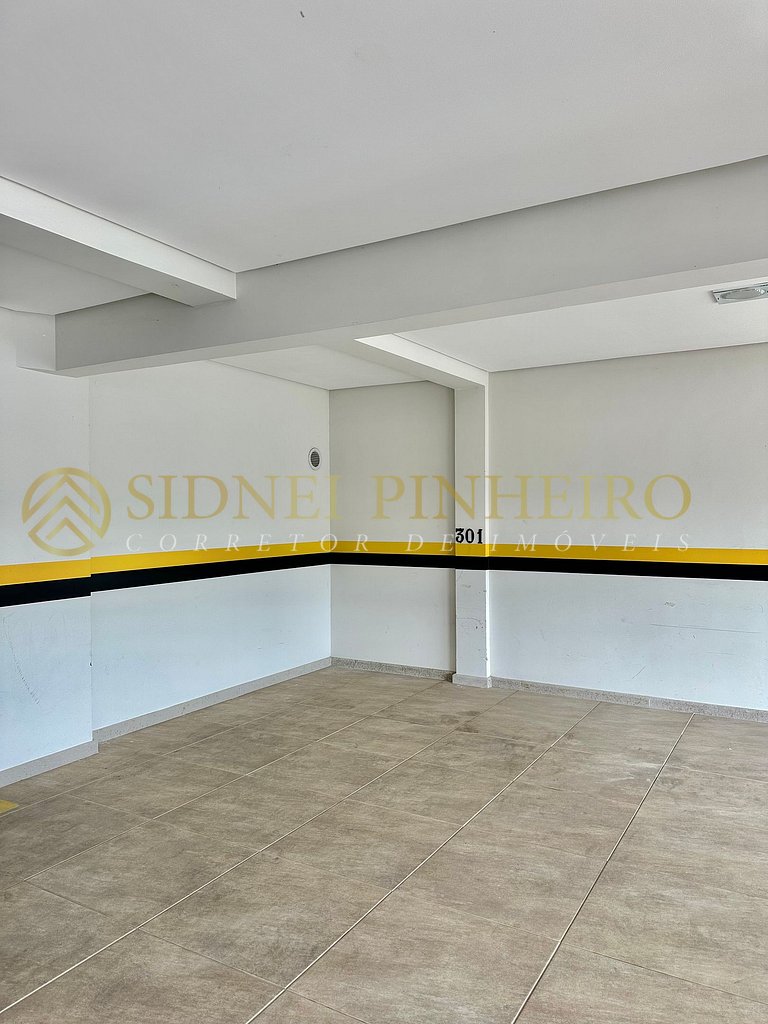 556 - Apartamento 03 dormitórios na Praia de Mariscal
