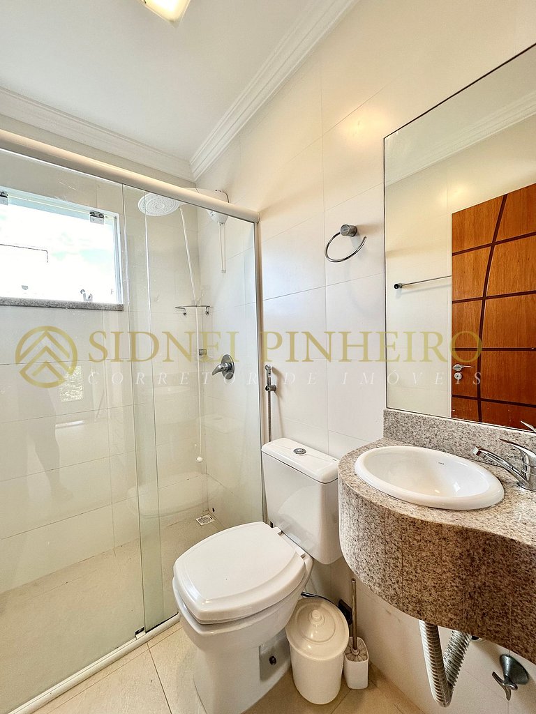556 - Apartamento 03 dormitórios na Praia de Mariscal