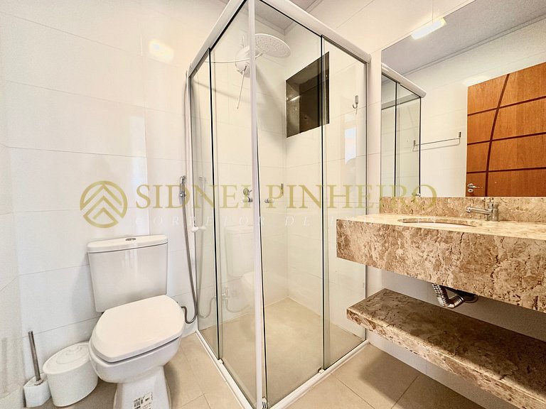 556 - Apartamento 03 dormitórios na Praia de Mariscal