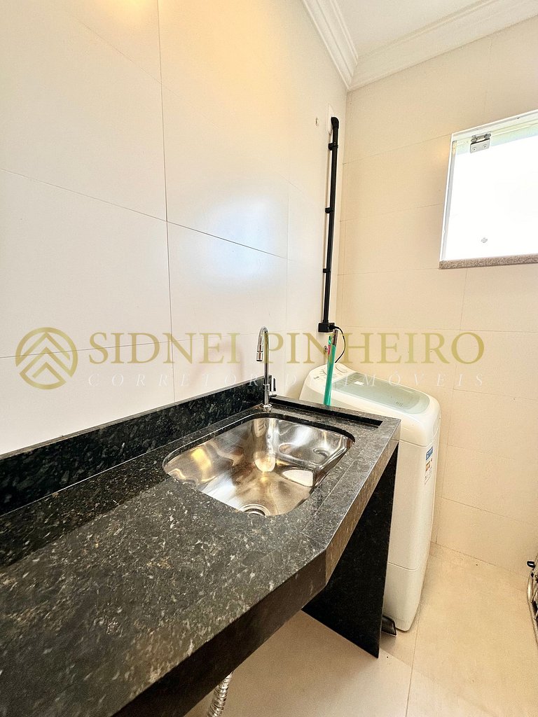556 - Apartamento 03 dormitórios na Praia de Mariscal