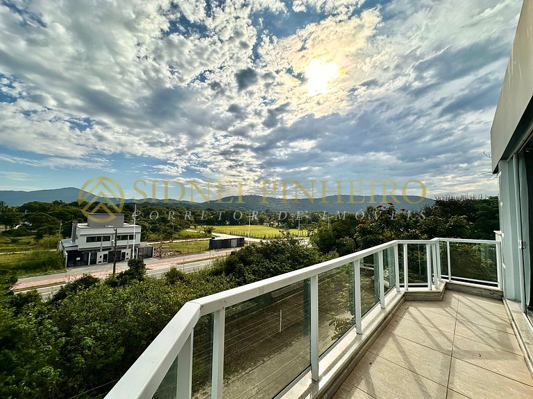 556 - Apartamento 03 dormitórios na Praia de Mariscal