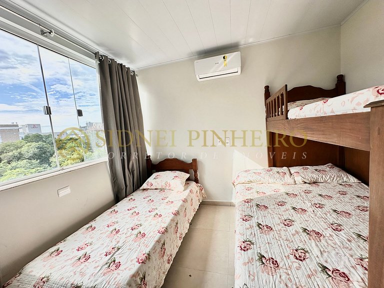 556 - Apartamento 03 dormitórios na Praia de Mariscal