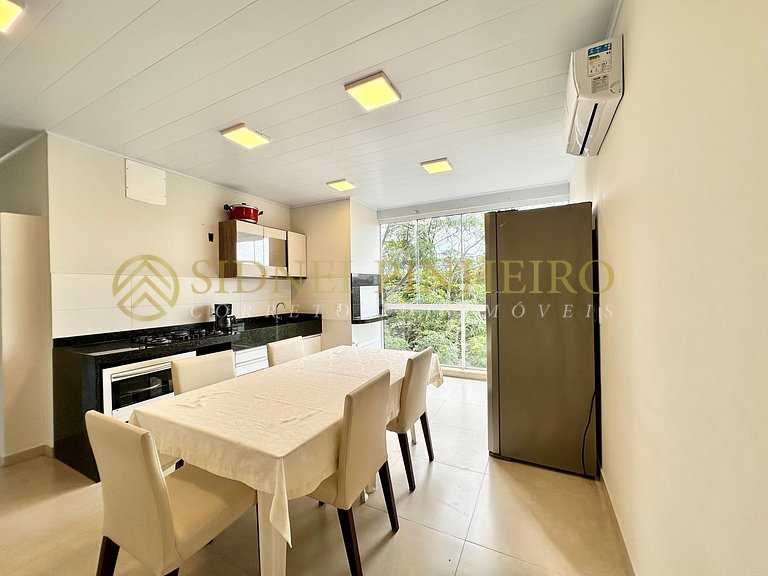 556 - Apartamento 03 dormitórios na Praia de Mariscal