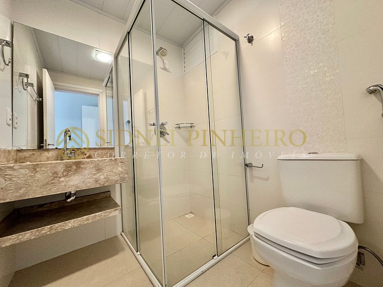 557 - Apartamento 02 dormitórios na Praia de Mariscal