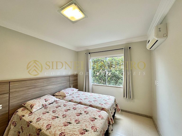 557 - Apartamento 02 dormitórios na Praia de Mariscal