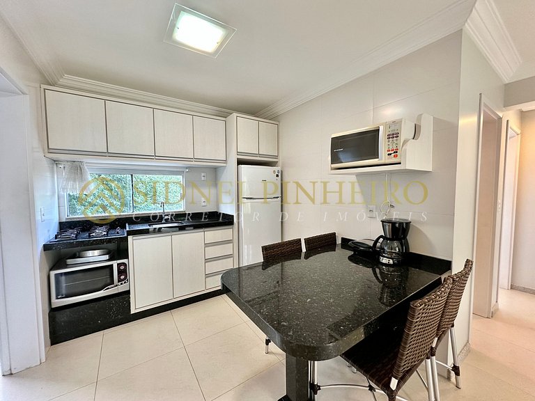 558 - Apartamento 02 dormitórios na Praia de Mariscal