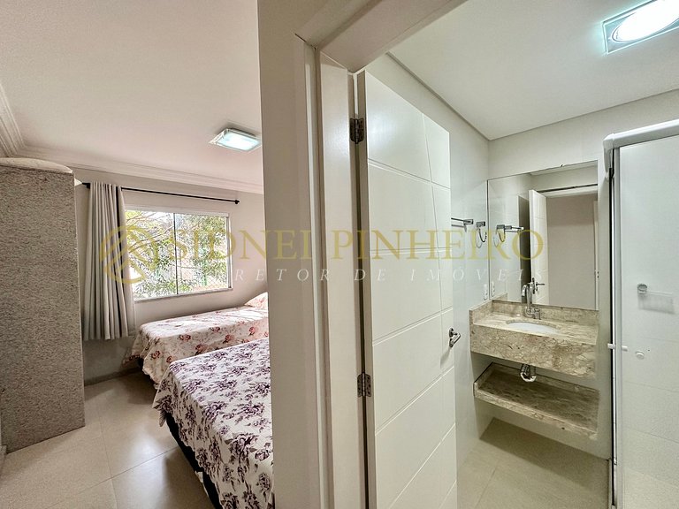 559 - Apartamento 02 dormitórios na Praia de Mariscal