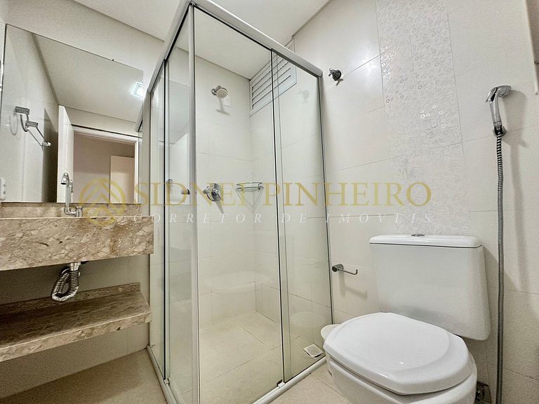 559 - Apartamento 02 dormitórios na Praia de Mariscal