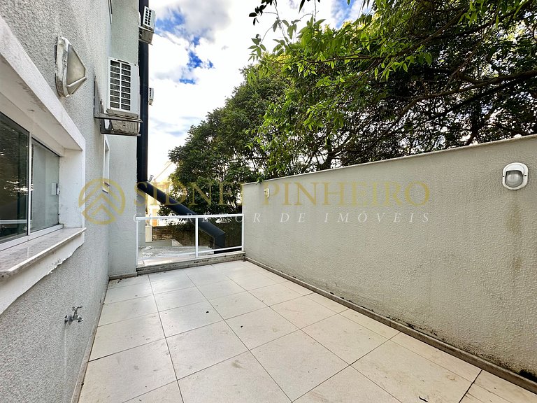 559 - Apartamento 02 dormitórios na Praia de Mariscal