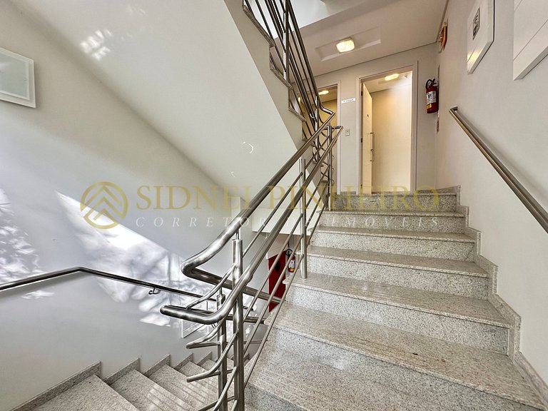 559 - Apartamento 02 dormitórios na Praia de Mariscal