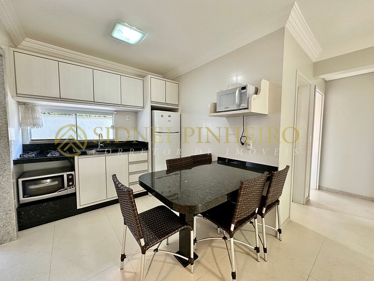 560 - Apartamento 02 dormitórios na Praia de Mariscal