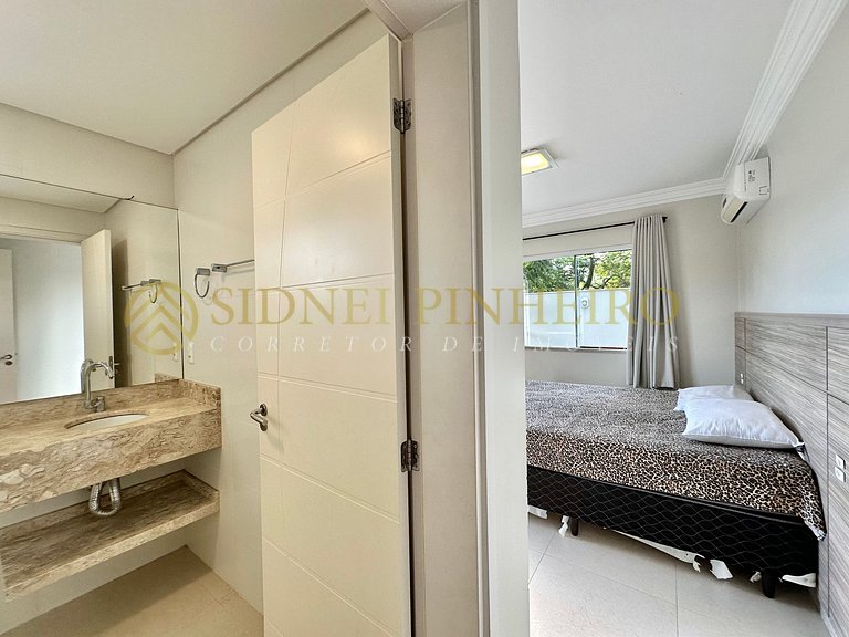560 - Apartamento 02 dormitórios na Praia de Mariscal