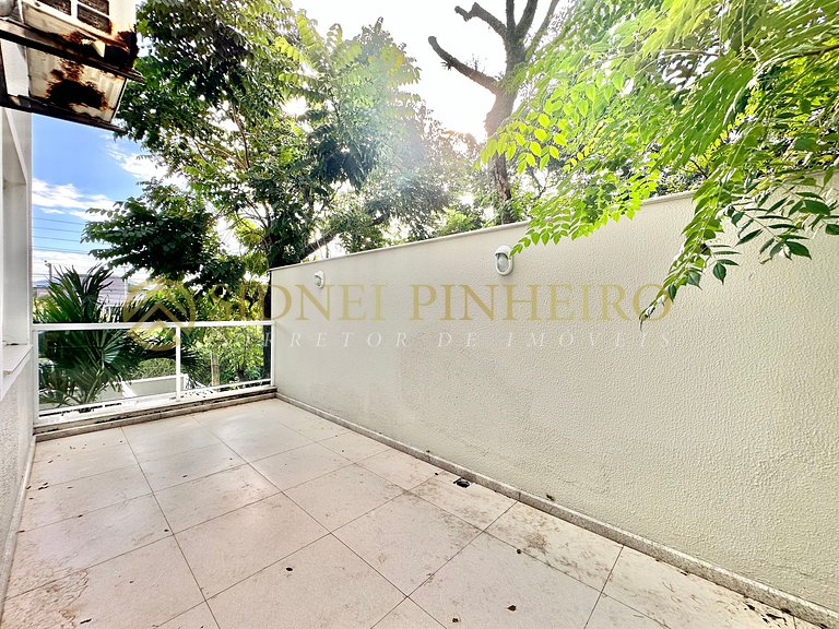 560 - Apartamento 02 dormitórios na Praia de Mariscal