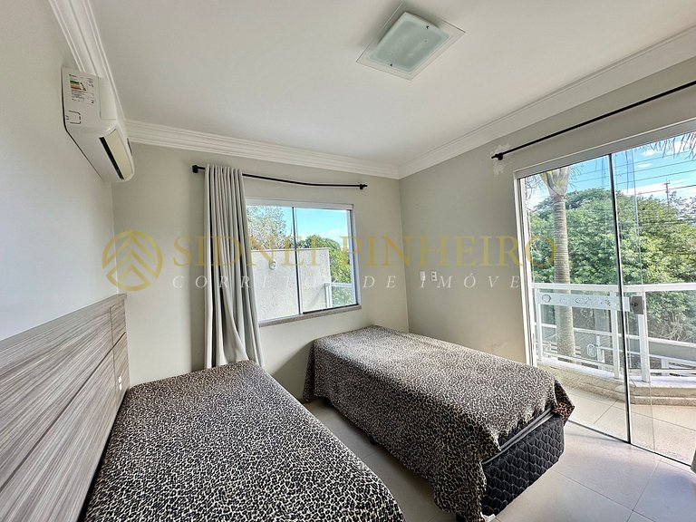 560 - Apartamento 02 dormitórios na Praia de Mariscal