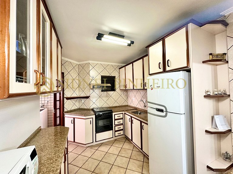 033 - Apartamento 03 dormitórios na Praia de Bombas