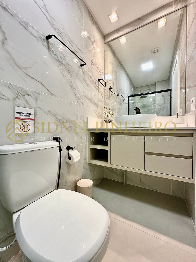 552 - Apartamento 02 suítes na Praia de Bombas
