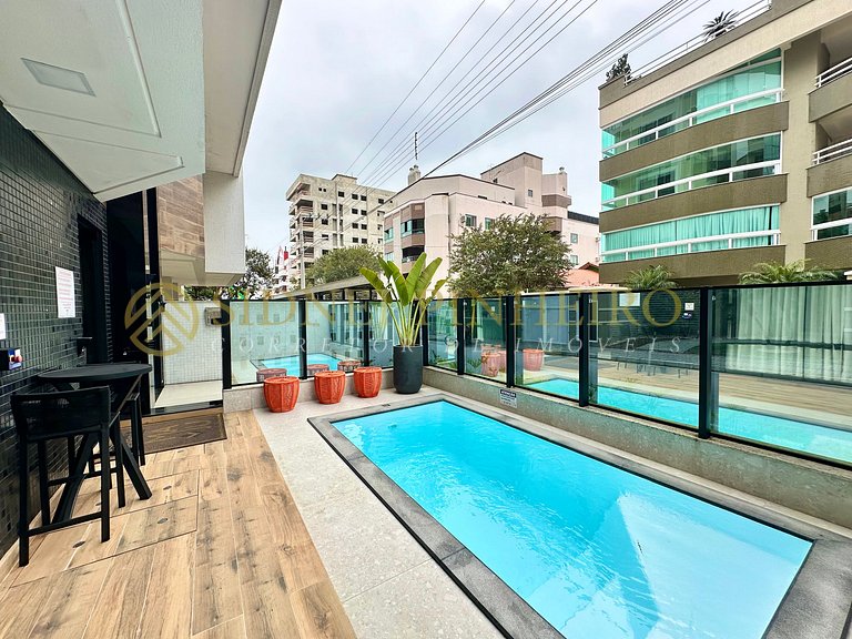 552 - Apartamento 02 suítes na Praia de Bombas