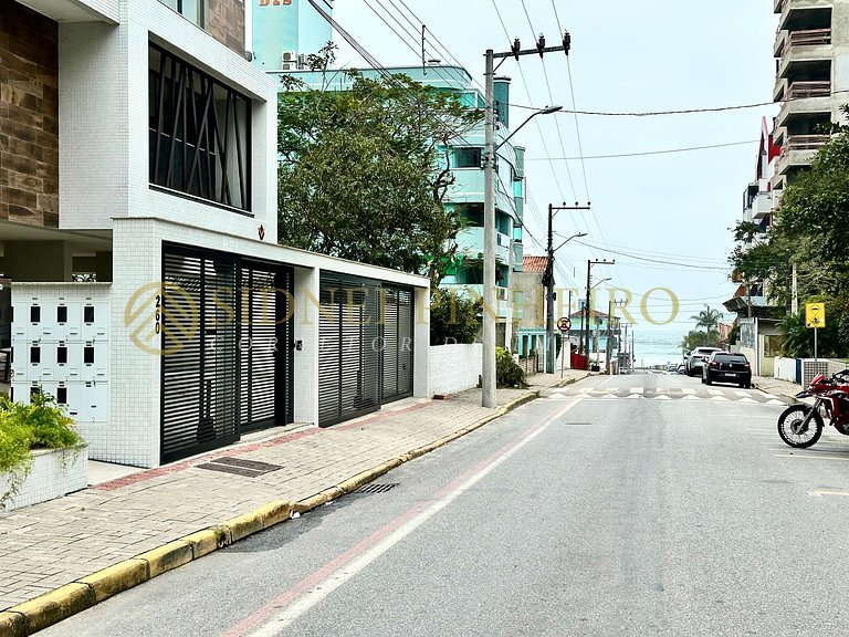 552 - Apartamento 02 suítes na Praia de Bombas