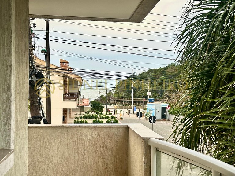038 - Apartamento de 03 dormitórios na Praia de Bombas