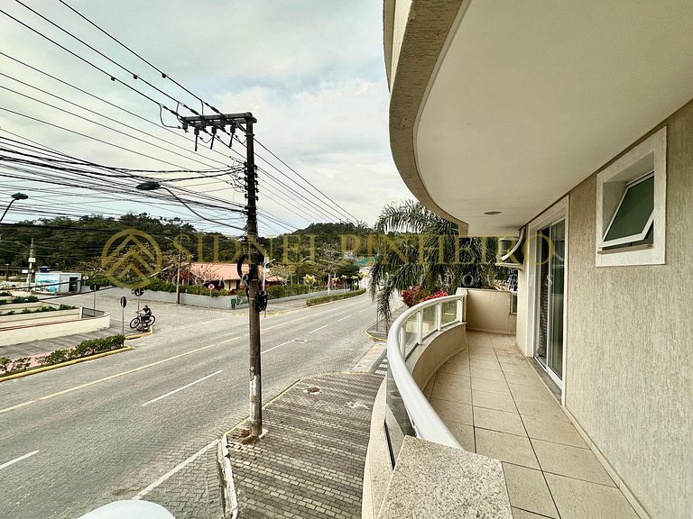 038 - Apartamento de 03 dormitórios na Praia de Bombas