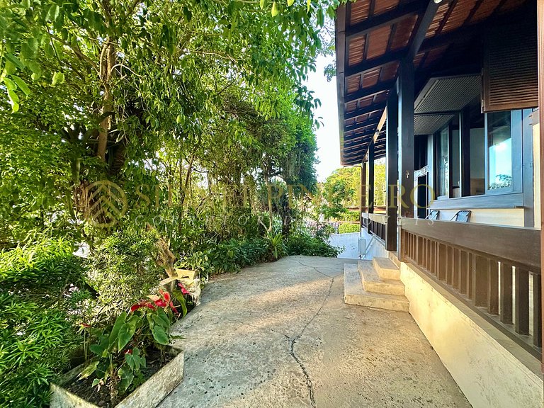 001 - Casa beira mar na Praia de Bombinhas (Lagoinha)