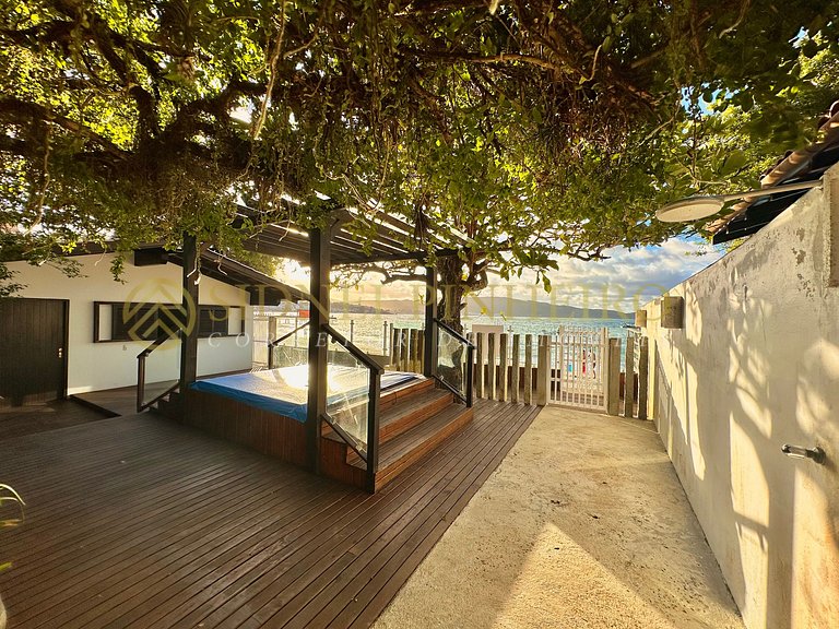 001 - Casa beira mar na Praia de Bombinhas (Lagoinha)
